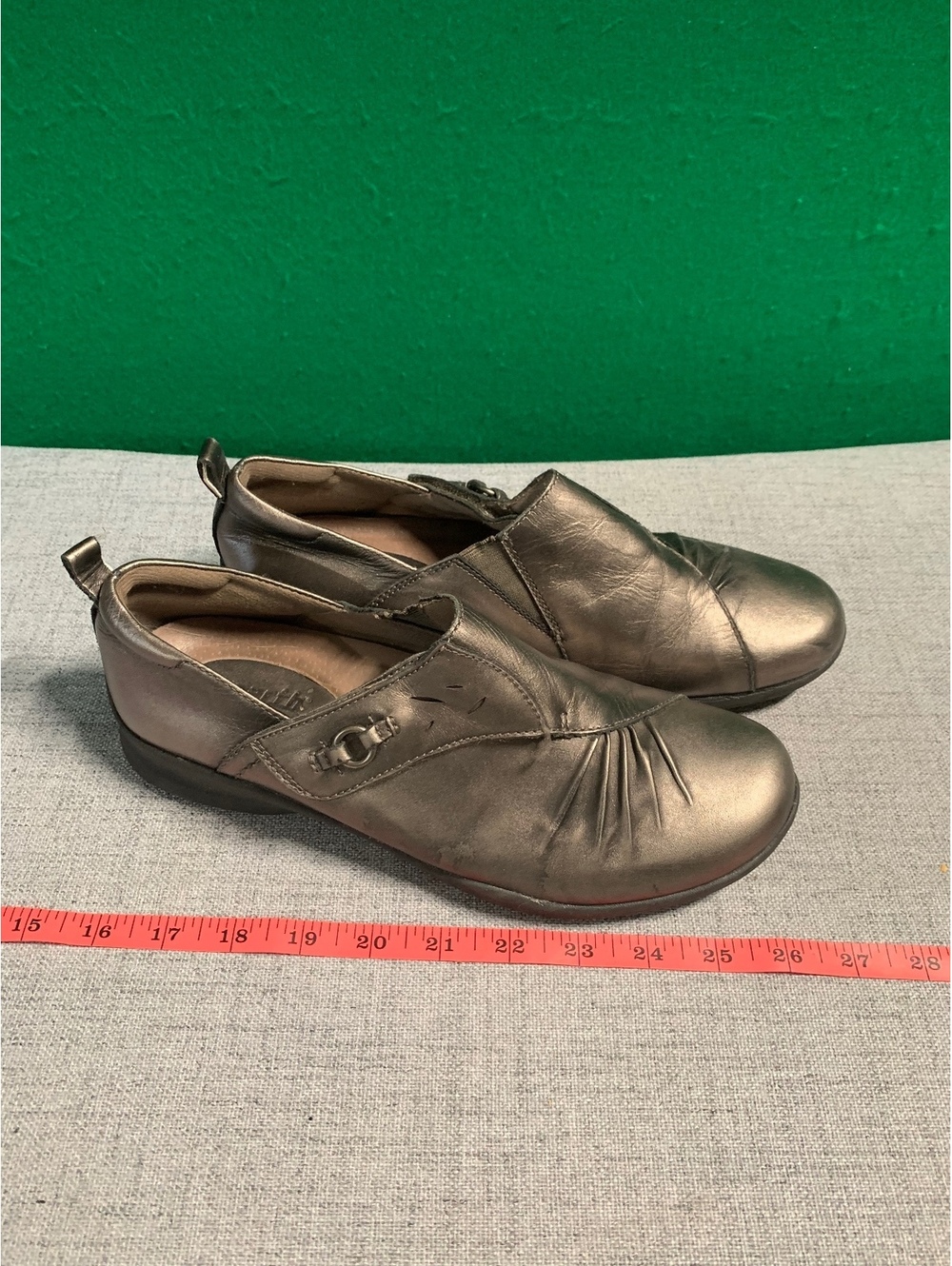 Earth bronze leather slip-on shoes